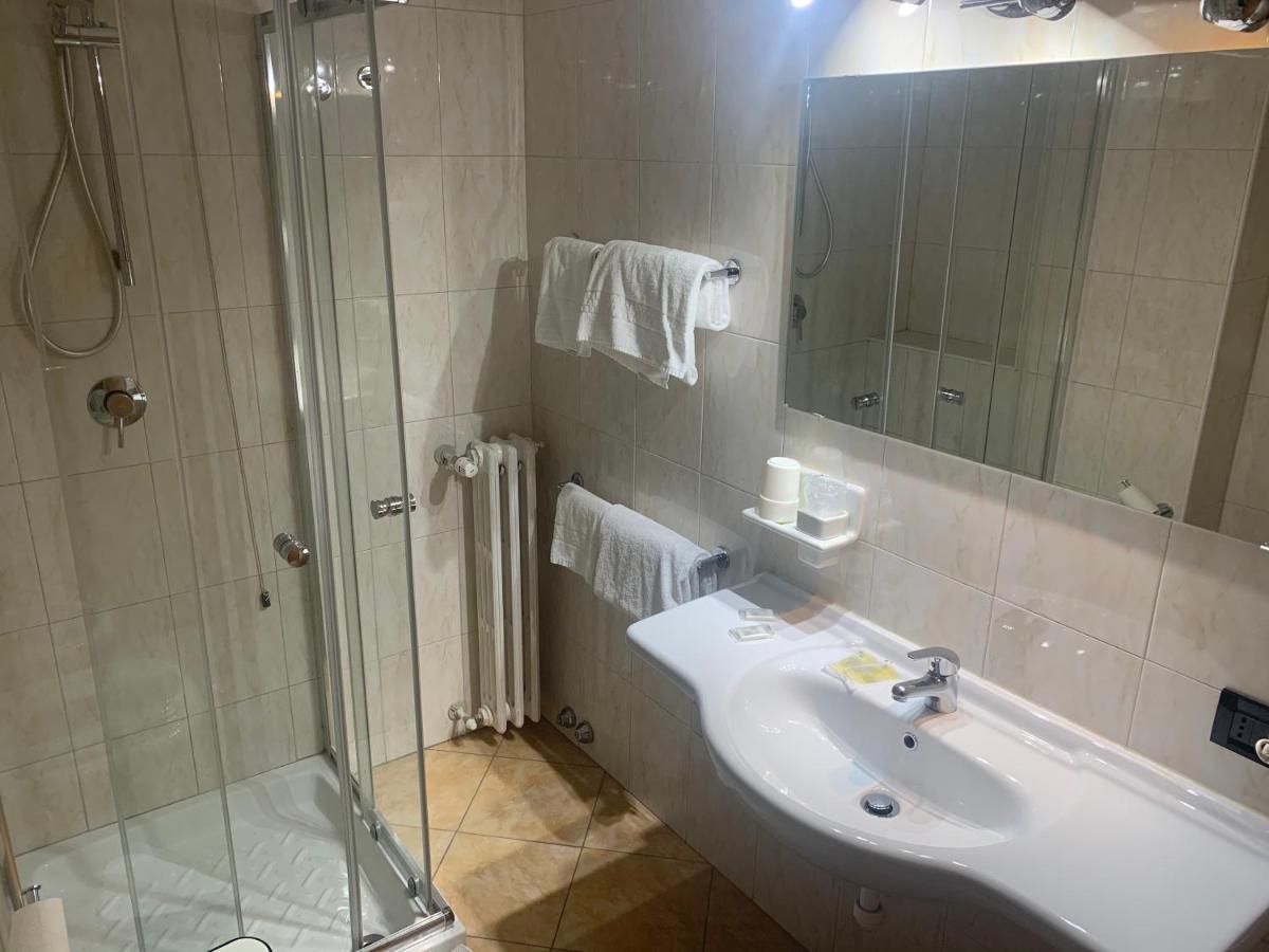 Hotel Marchina Brescia Bagian luar foto